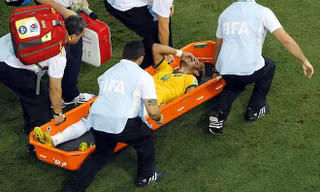 Mổ xẻ chấn thương của Neymar