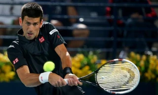Djokovic vừa đánh giải vừa lo... vợ đẻ