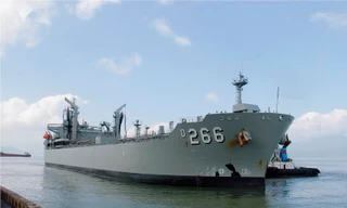 Nhìn gần tàu Hải quân Australia thăm Đà Nẵng