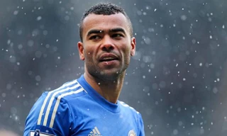 Ashley Cole đang được nhiều đại gia săn đón. 