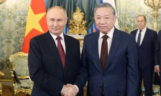 Tổng Bí thư Tô Lâm và Tổng thống Nga Vladimir Putin. Ảnh: TTXVN