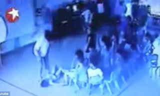 Cô giáo đánh đập trẻ mầm non ngay trước camera giám sát
