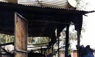 Ngôi nhà bị cháy khi cháu bé ở trong nhà. Ảnh: BH.Y