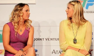 Sharapova và Wozniacki: 'Mỹ nhân quần vợt đại chiến'