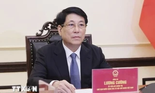 Chủ tịch nước Lương Cường trong cuộc điện đàm với Tổng thống Hàn Quốc Lee Jae Myung. (Ảnh: TTXVN)