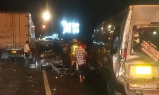 CLIP: 9 ô tô va chạm liên hoàn trên cao tốc TPHCM – Long Thành – Dầu Giây 