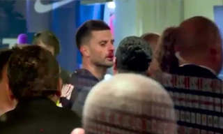 Ngôi sao của PSG bị đối phương đấm vỡ mũi sau trận đấu