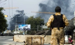 Giao tranh giữa quân ly khai và quân Ukraine gần sân bay Donetsk vào ngày 1/10.