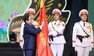 Lực lượng CSND kỷ niệm 60 năm Ngày truyền thống và đón nhận Huân chương Hồ Chí Minh