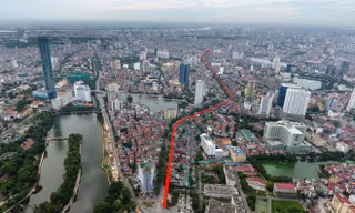 Đường mới từ Voi Phục đến Hoàng Cầu (nằm trong tuyến vành đai 1 thuộc 2 quận Đống Đa và Ba Đình, Hà Nội) dài hơn 2,2 km được đầu tư với tổng kinh phí 7.779,3 tỉ đồng - Ảnh: Zing