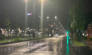 Bão số 9 áp sát, Quảng Ngãi mưa lớn, gió rít từng hồi