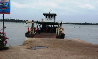 Bến đò phía thị xã Bình Minh.