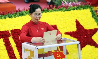 Bà Lê Thị Thủy tái cử Bí thư Tỉnh ủy Hà Nam khóa XX, nhiệm kỳ 2020-2025. Ảnh: Mạnh Thắng