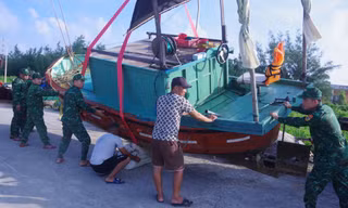 Bão số 3 tàn phá rất lớn, khuyến cáo người dân ở nhà sáng thứ Bảy