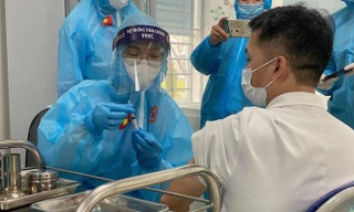 Tin mới vụ nam giáo viên ở Hà Nội tử vong sau tiêm chủng