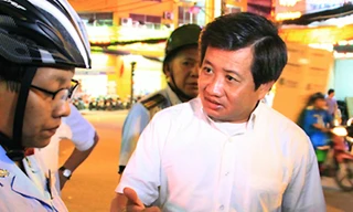 Phó chủ tịch UBND quận 1 Đoàn Ngọc Hải trong lần ra quân xử lý tình trạng lấn chiếm vỉa hè. 