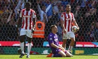 Ngoại hạng Anh: Stoke đau đớn nhận vé xuống hạng