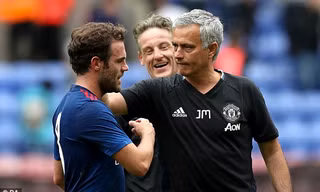 Wigan vs M.U (0-2): Mourinho 'mở hàng' may mắn