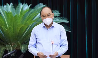 Chủ tịch nước Nguyễn Xuân Phúc chủ trì cuộc họp với Hội đồng Tư vấn đặc xá. Ảnh TTXVN