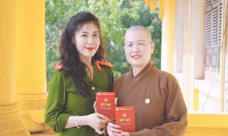 Tăng ni sinh Học viện Phật giáo Hà Nội tham gia kích hoạt tài khoản định danh điện tử