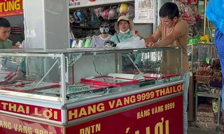 Vàng do Quốc cướp từ tiệm kim hoàn và ném xuống đường Trần Hưng Đạo, TP Huế 