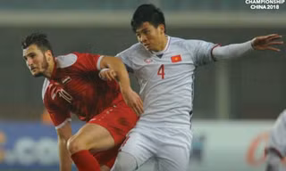 Mohtadi (số 10) bỏ lỡ cả tá cơ hội trước Việt Nam và bị sánh như Benzema, tiền đạo mới ghi bốn bàn trong 18 trận cho Real mùa này. Ảnh: AFC. 