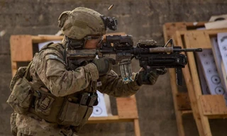 Tập trận, biệt động quân Mỹ trút ‘cơn mưa’ đạn