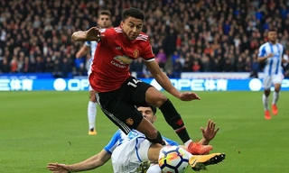 M.U quỵ ngã trên sân Kirkless của Huddersfield 