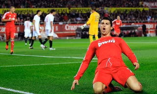 Ronaldo sẽ chỉ có thể trở lại M.U vào hè 2016