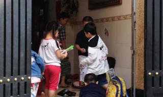 Một số lớp "học thêm" trông trẻ đến sát Tết để đáp ứng nhu cầu "canh" con của nhiều phụ huynh. 