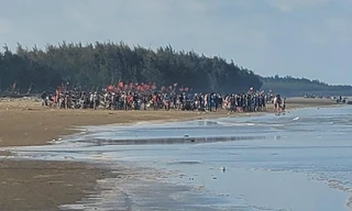 2 học sinh tử vong, mất tích khi đi tắm biển