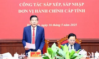 Bí thư Tỉnh ủy Bắc Giang Nguyễn Văn Gấu (bên trái) và Bí thư Tỉnh ủy Bắc Ninh chủ trì họp bàn về sáp nhập tỉnh.