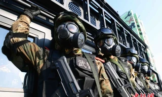 Đặc nhiệm Trung Quốc lộ súng siêu dị