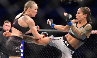 'Nữ vương' UFC phục thù thành công cựu lính thủy Mỹ