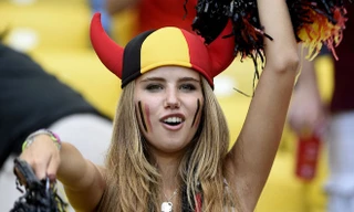 Mỹ nhân World Cup mất hợp đồng người mẫu vì... hung hăng