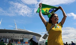 Kiều nữ siêu gợi cảm nhảy múa tưng bừng ăn mừng Brazil