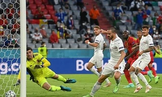 VAR từ chối bàn thắng của Italia như thế nào?