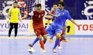 Đội tuyển futsal Việt Nam (áo đỏ) đã vượt qua Kuwait để giành quyền vào tứ kết - Ảnh: Thanh Niên