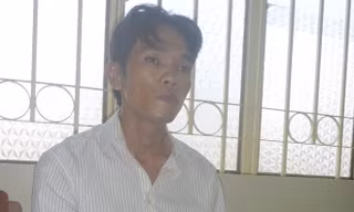 Tấn Công tại cơ quan công an.