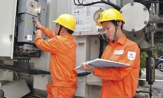 Nhiều nhóm khách hàng sẽ được giảm tiền điện khi nhận được hóa đơn từ đầu tháng 7 tới. Ảnh: Lao Động