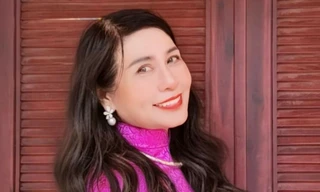 Ồn chuyện nhà thơ bị đòi 'quà' khi vào hội 