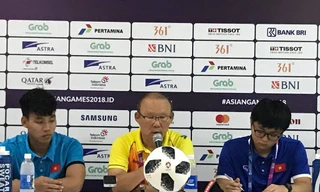 HLV Park Hang Seo trong buổi họp báo sau trận đấu.