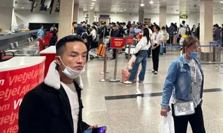 Sân bay Tân Sơn Nhất ‘khác lạ’ ngày 29 Tết 