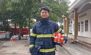 Thăng quân hàm cho cảnh sát lao xuống biển cứu sống 3 nạn nhân bị đuối nước