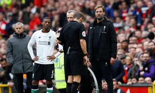 Thua đau Man United, Klopp đổ thừa trọng tài