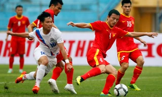 Tuyển Việt Nam (áo đỏ) trong trận đấu với Sinh viên Hàn Quốc chiều nay. Ảnh: Thanh Niên