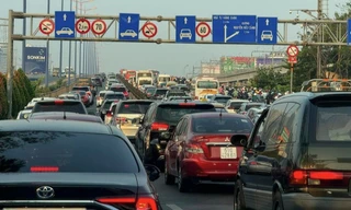 Đề xuất sớm áp dụng thu phí vào nội đô, sử dụng gầm cầu làm bãi đỗ xe 