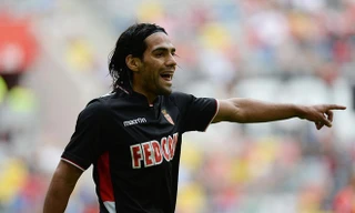 Peter Lim sẵn sàng chi đậm để đưa Falcao về Valencia