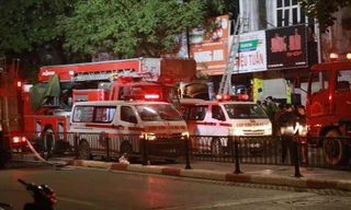 Nhiều cửa hàng tạp hóa bày đồ đạc chắn lối đi Ảnh: Thanh Hà 