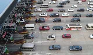 Người dân ùn ùn đổ về Hà Nội trước khi kết thúc kỳ nghỉ lễ